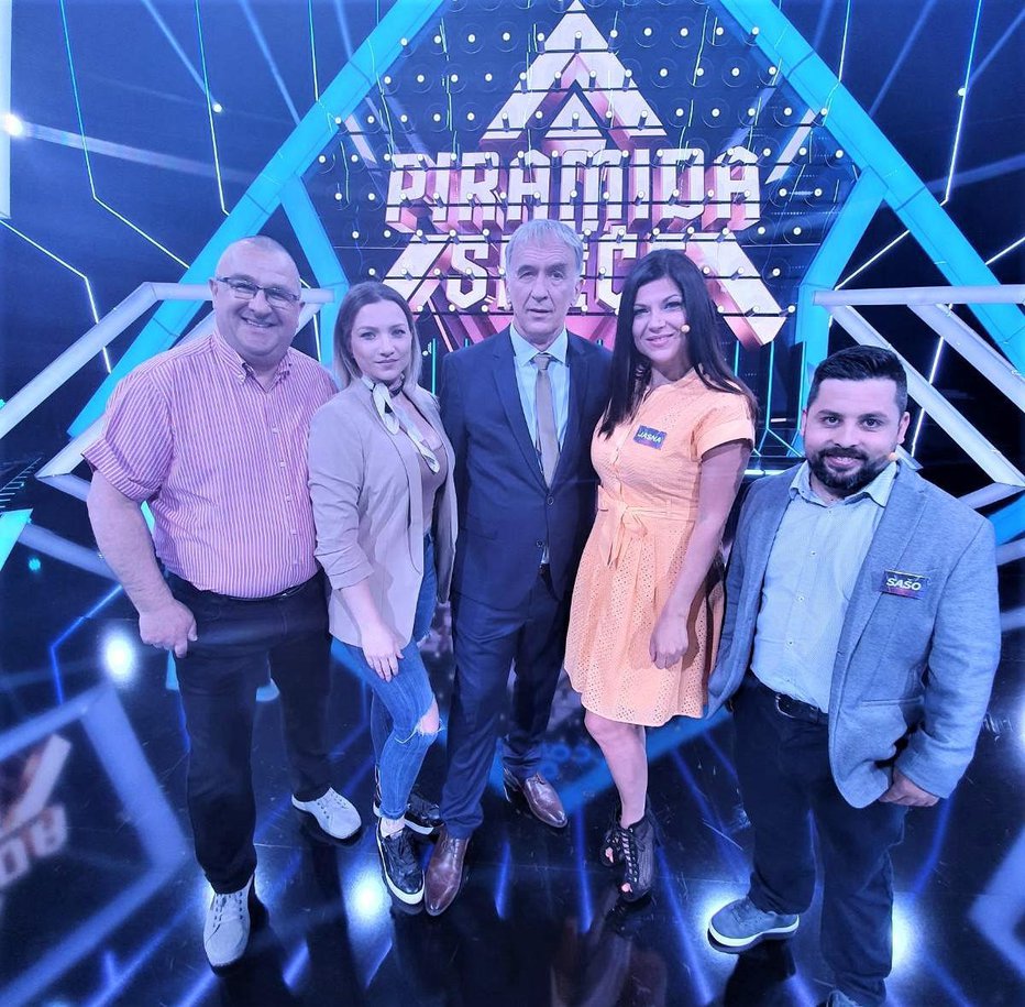 Fotografija: Boštjan, Alja, Jonas, Jasna in Sašo v oddaji Piramida FOTOGRAFIJE: PLANET TV

