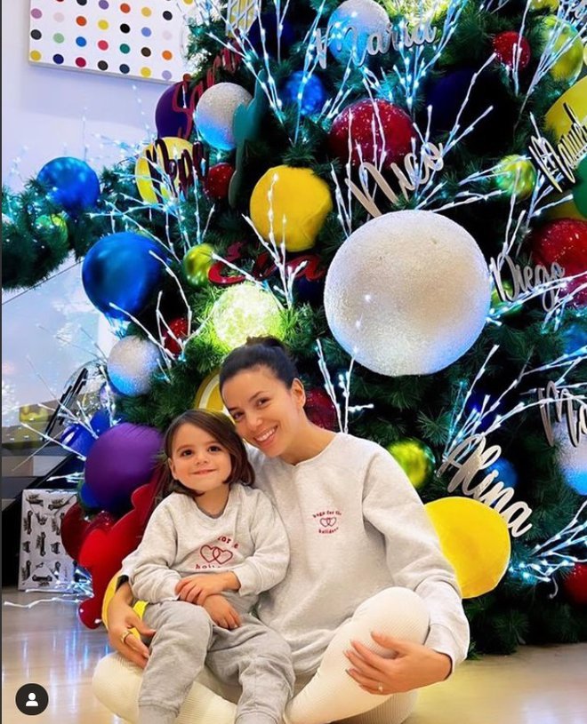 Eva Longoria s sinkom v ujemajočih se pižamicah. FOTO: Osebni Arhiv
