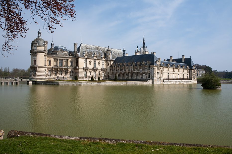Fotografija: Château Chantilly je bil nekoč last kraljeve družine. FOTO: Crobard/getty Images
