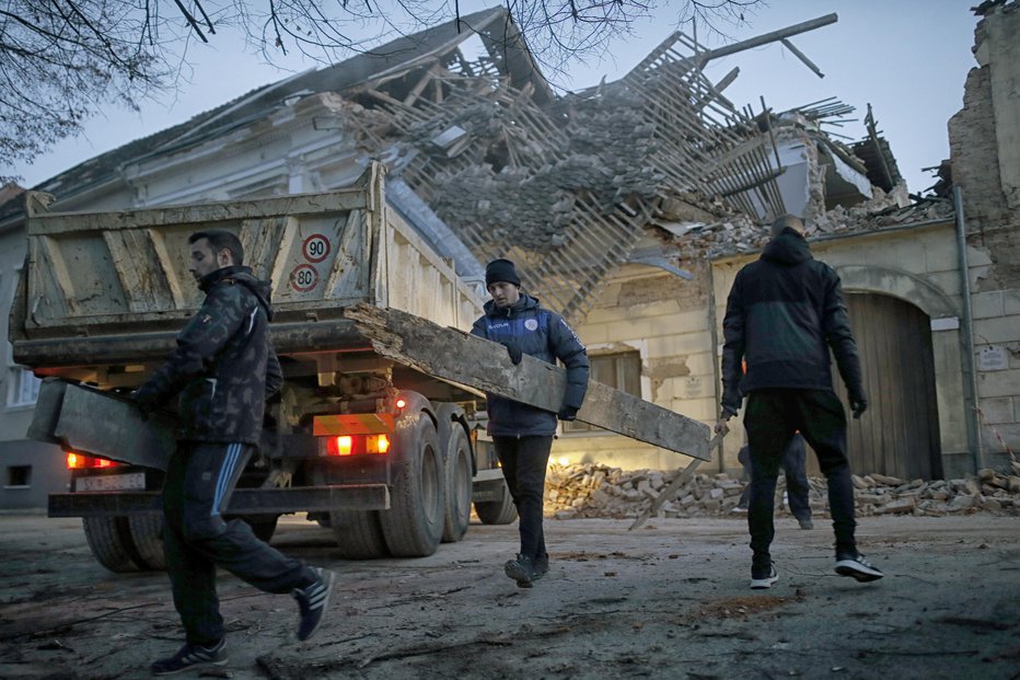 Fotografija: Posledice potresa v hrvaškem mestu Petrinja, 29. 12. 2020. FOTO: Blaž Samec
