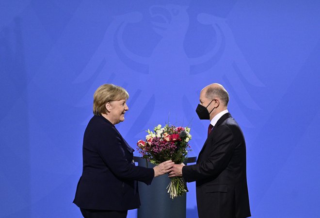 Poslovila se je Angela Merkel, zamenjal jo je Olaf Scholz. FOTO: John Macdougall 
