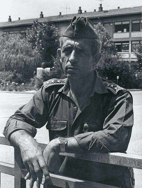 Fotografija: Tedanji komandant vojašnice v Šentvidu Tomislav Šipčić je pozneje sodeloval v genocidu v BiH. Foto: arhiv Dela
