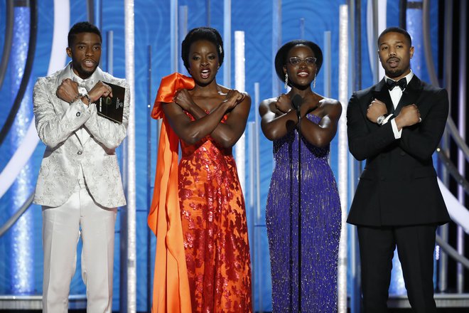 Ekipa Črnega panterja na zlatih globusih: Chadwick Boseman, Danai Gurira, Lupita Nyong'o in Michael B. Jordan. FOTO: Reuters
