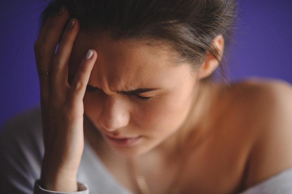 Fotografija: Za migreno trpi trikrat več žensk kot moških. FOTO: Getty Images
