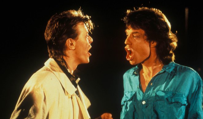 Bowie je priznal, da je biseksualen, Angie pa je trdila, da je imel razmerje z Mickom Jaggerjem.
