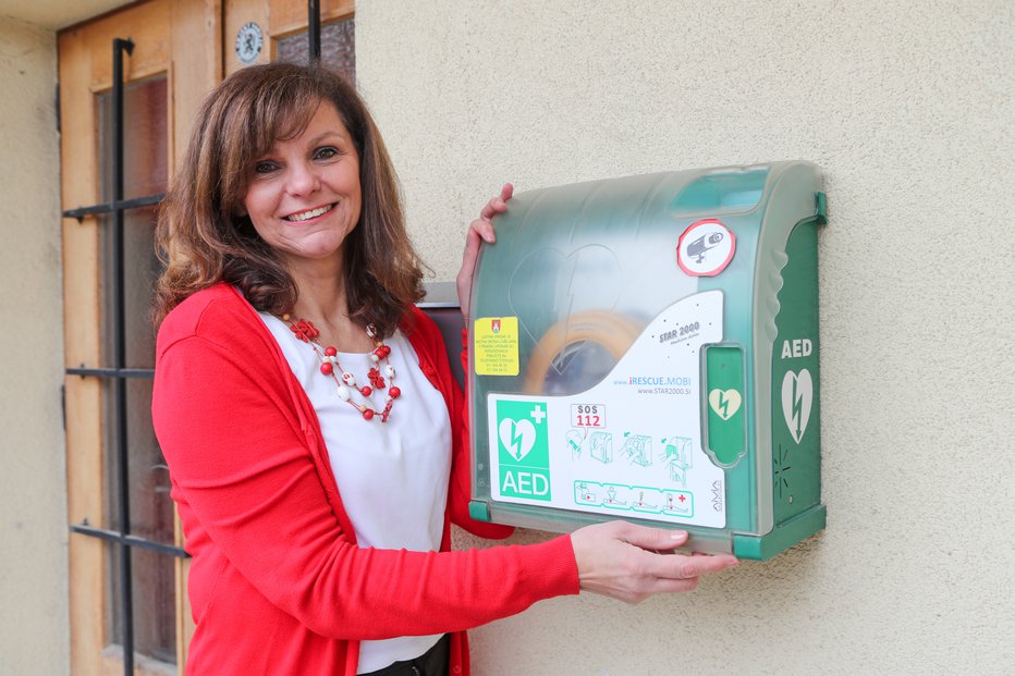 Fotografija: Tatjana Lazar se zavzema, da bi defibrilatorje namestili po vseh šolah. Fotografije: Marko Feist
