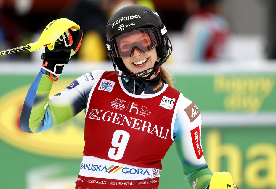 Fotografija: Ana Bucik ni skrivala dobre volje po res lepi slalomski predstavi. FOTO: Matej Družnik
