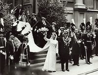 Fotografija: Tudi vlečka ima svojo zgodovino, saj jo je mama Karla Gustava nosila na svoji poroki. FOTO: Profimedia
