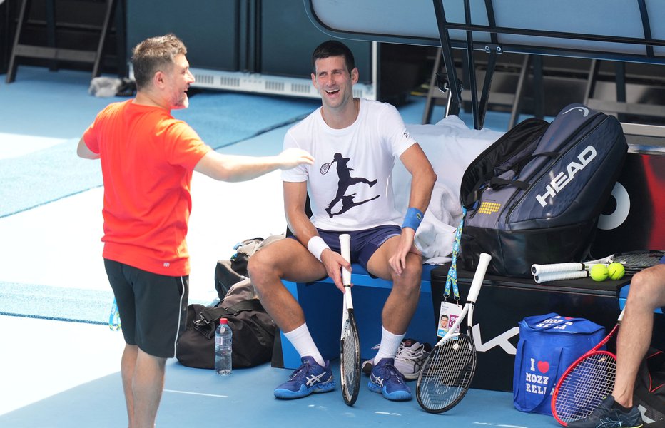 Fotografija: Novak Đoković se zdaj lahko svobodno giblje po Avstraliji. FOTO: Tennis Australia, Scott Barbour, Via Reuters
