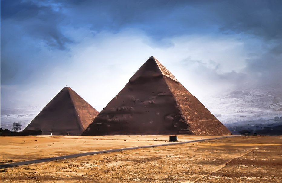 Fotografija: Pod Keopsovo piramido naj bi se raztezali prehodi v druge dimenzije. FOTO: Mcantarero/Getty Images
