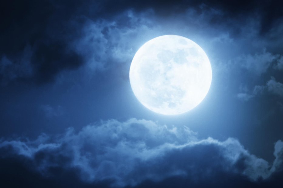 Fotografija: Polna luna. FOTO: Ricardoreitmeyer, Getty Images
