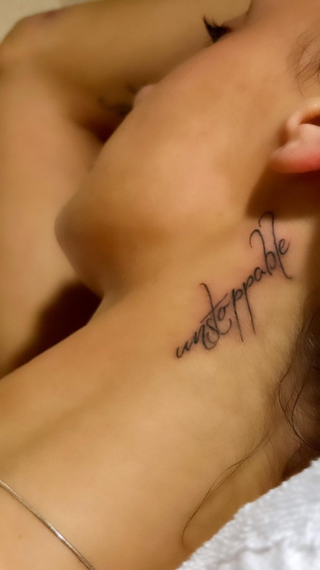 Nova tetovaža, ki opisuje njen značaj – nezaustavljiva.
