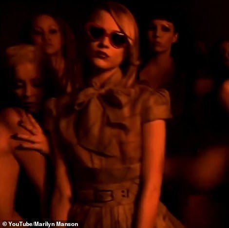 Zgodilo se je med snemanjem videa za skladbo Heart-Shaped Glasses.
FOTO: marilyn Manson/Youtube
