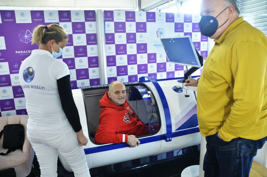 Fotografija: Nenad Stojaković si je stanje izboljšal s pomočjo komore v Celju. FOTO: Drago Perko
