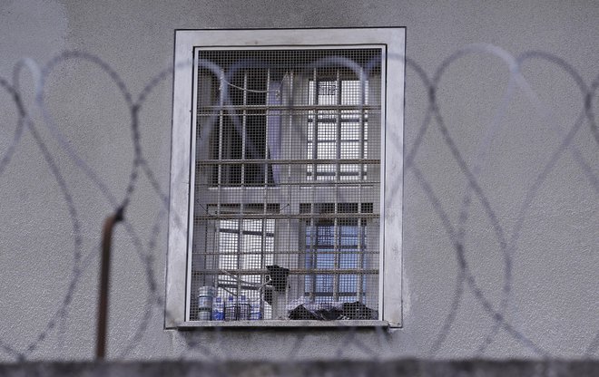 Zapornike lahko sankcionirajo, če kršijo pravilnik. FOTO: Tomi Lombar
