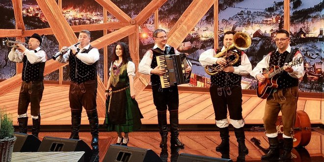 Slovenski zvoki bodo ta petek peli in igrali v oddaji Zimski pozdrav. FOTOGRAFIJE: Mojca Marot
