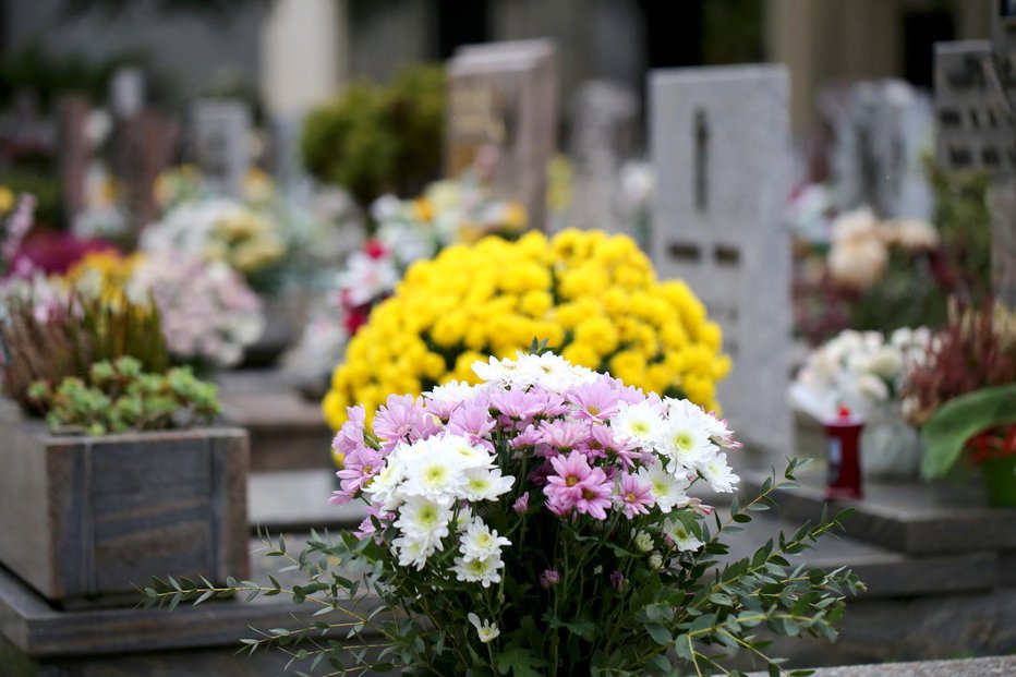 Fotografija: Na pokopališču so morali poostriti varnost. FOTO: Chiccododifc/Getty Images
