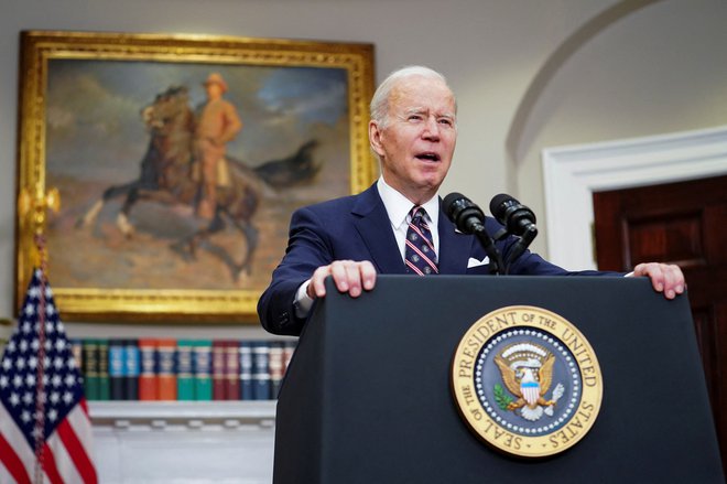 Ameriški predsednik Joe Biden je v živo spremljal akcijo v Siriji. FOTO: Sarah Silbiger, Reuters
