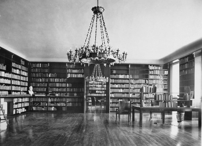 Predsednikova pisarna v knjižnici, Praški grad, okoli 1928 FOTO: Dokumentacija Mgml
