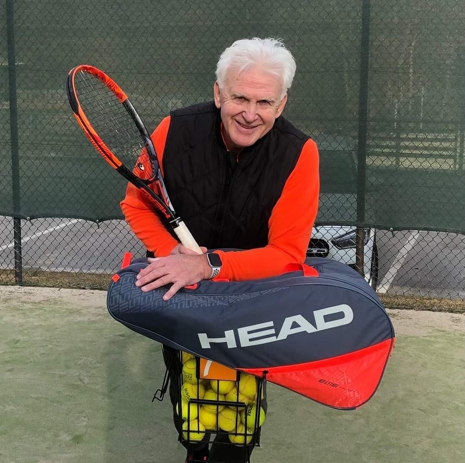 Fotografija: »Nova torba, nov lopar, star tenisač,« se šali Šifrer, ki je letos sezono igranja tenisa na prostem odprl v Besnici.
