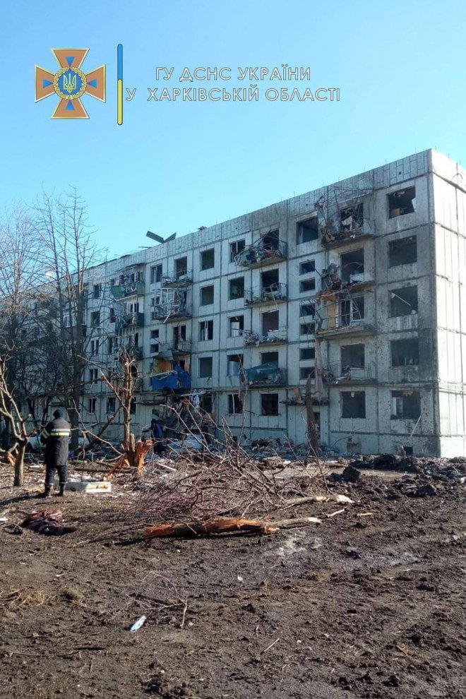 Posledice napadov v Ukrajini. FOTO: Glavni direktorat državne službe za izredne razmere Ukrajine V Kijevu
