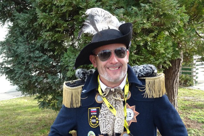 Princ karnevala Dušan Petrič je voščil vesele praznike. FOTO: Primož Hieng
