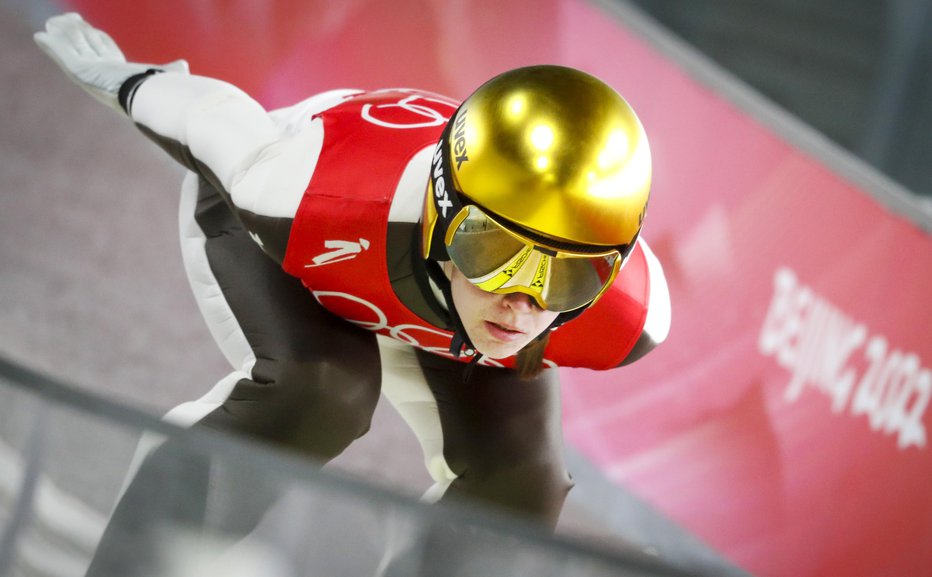 Fotografija: Urša Bogataj je po olimpijski medalji osvojila še zlato v svetovnem pokalu. FOTO: Matej Družnik, Delo
