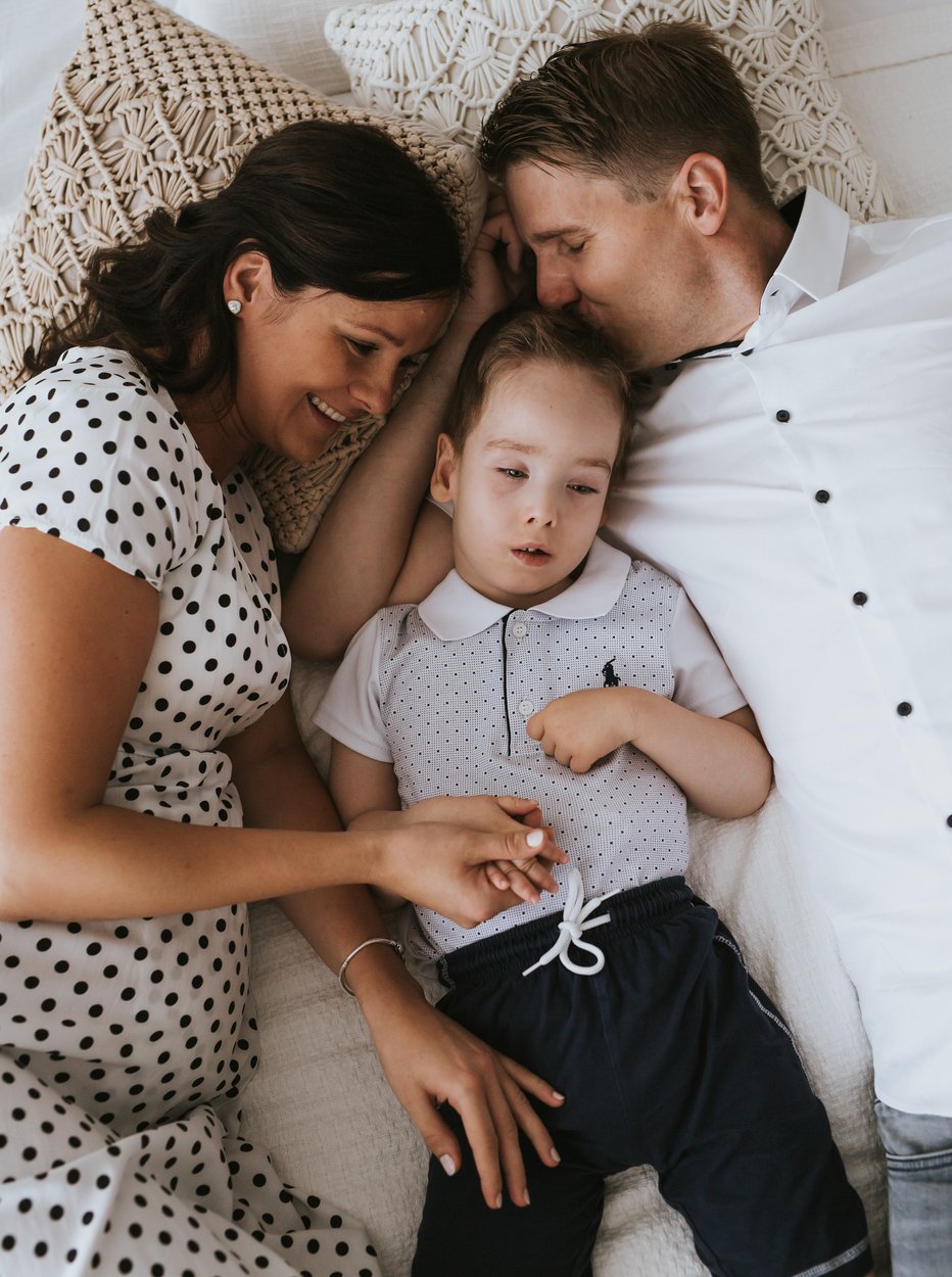 Fotografija: Anja in Peter izkoristita vsak trenutek za crkljanje in poljube. FOTOGRAFIJE: osebni arhiv
