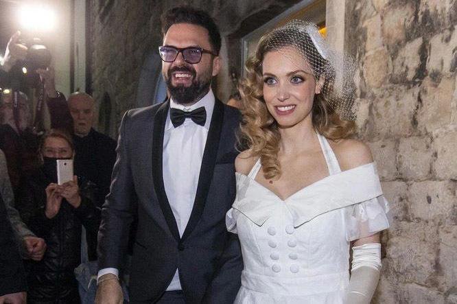 Fotografija: Petar Grašo in Hana Huljić na poročni dan. FOTO: Instagram, zaslonski posnetek
