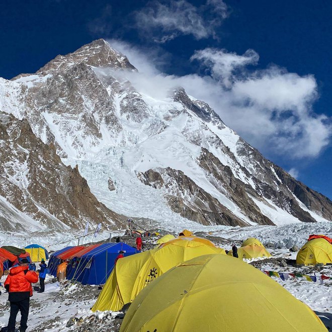 Več let je trajala bitka za prvi zimski vzpon na drugo najvišjo goro sveta. FOTO: Chhang Dawa Sherpa
