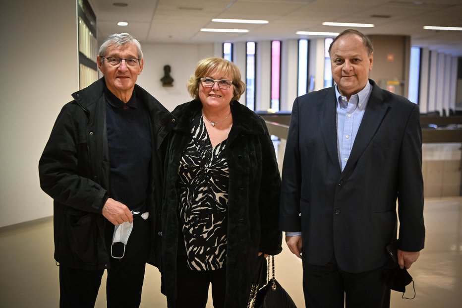 Fotografija: Vojislav Simeunović, Milan in Nada Jarc, lastnika podjetja Avto Jarc, sta prišla pozdravit dolgoletnega prijatelja.

