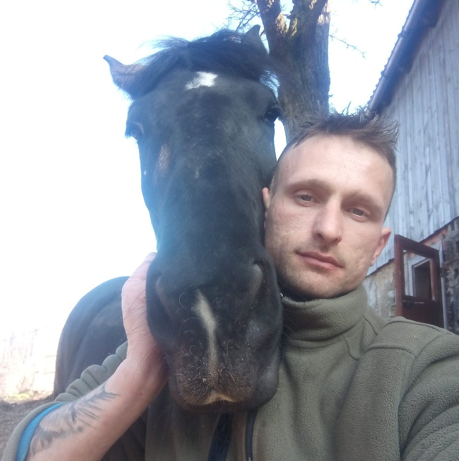 Fotografija: Komaj 29-letni Roman Jesenšek je umrl v nesreči s traktorjem. FOTO: Facebook
