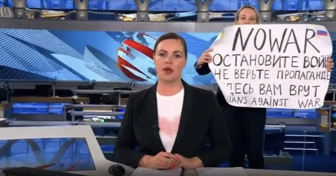 Ruske oblasti so televizijski dogodek označile za huliganstvo. FOTO: Twitter
