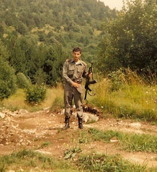 Strel je Mirsad Mešanović sprožil iz puške AK 47.
