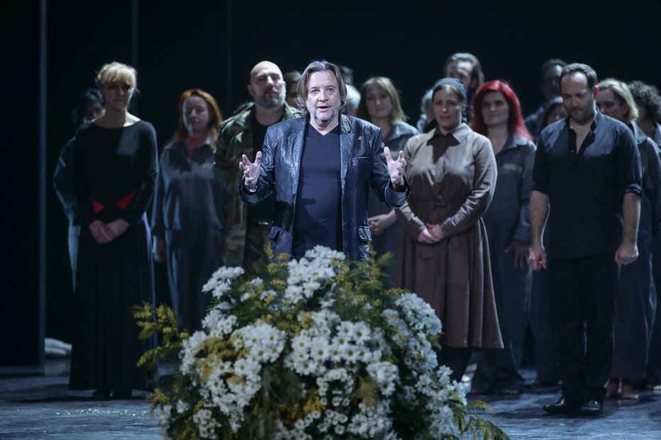 Fotografija: Škandal v ljubljanski Operi je sprožil govor režiserja Van Laeckeja, za katerega je prejel gromek aplavz publike. FOTO: Mediaspeed
