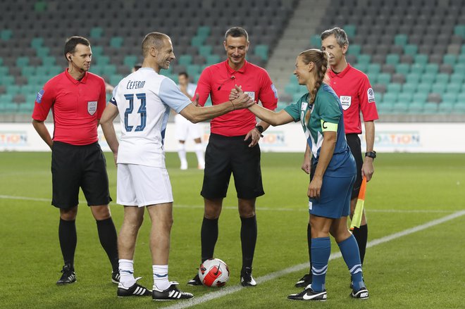 Ekipi sta vodila kapetana Aleksander Čeferin (Uefa/NZS) in Tina Maze (OKS). Fotografije Leon Vidic