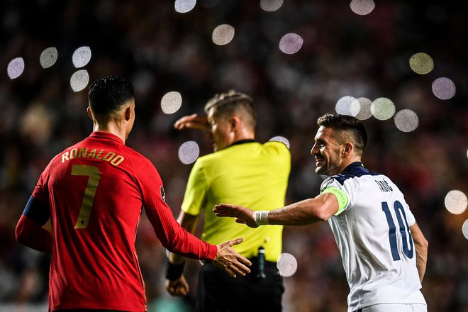 Cristiano Ronaldo in Dušan Tadić sta bila osrednji osebnosti tekme v Lizboni, na koncu se je veselil Srb. FOTO: Patricia De Melo Moreira/AFP
