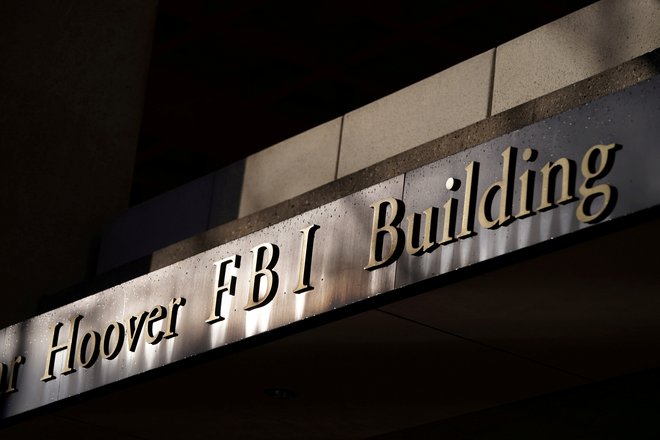 Sedež FBI-ja v Washingtonu. Foto Joshua Roberts/Reuters
