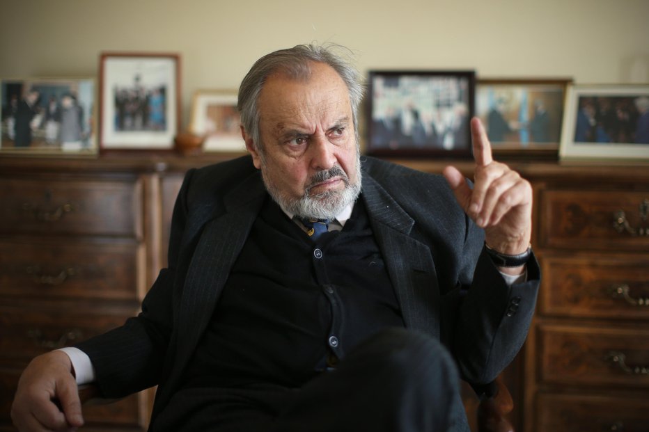 Fotografija: Ernest Petrič, pravnik, diplomat, politik, nekdanji ustavni sodnik in strokovnjak za mednarodne odnose. FOTO: Jure Eržen, Delo
