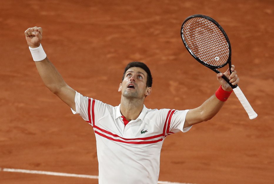 Fotografija: Novak Đoković se je takole veselil zmage nad Rafaelom Nadalom. FOTO: Gonzalo Fuentes/Reuters