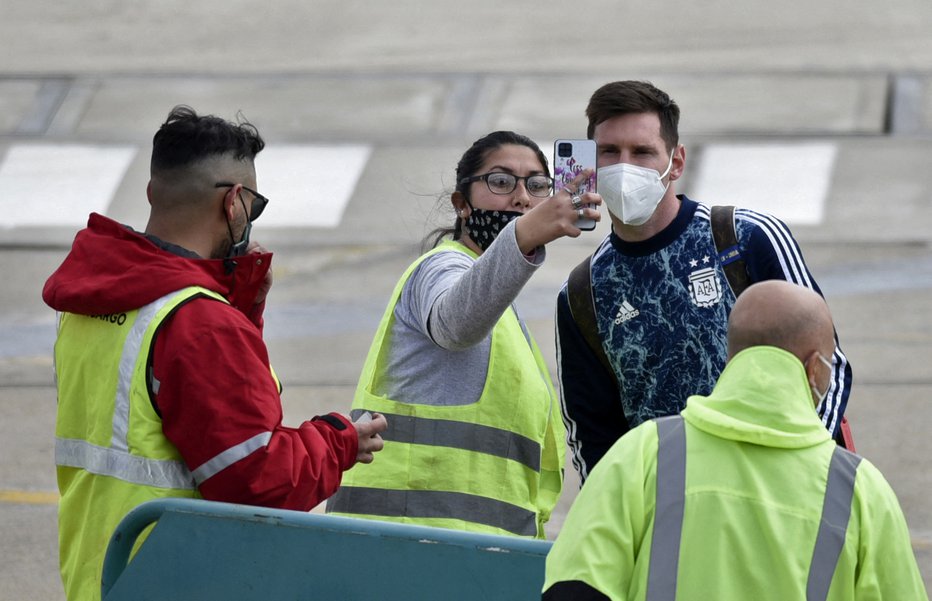 Fotografija: Prihod Messija na letališče v domačem Rosariu. FOTO: Str/AFP