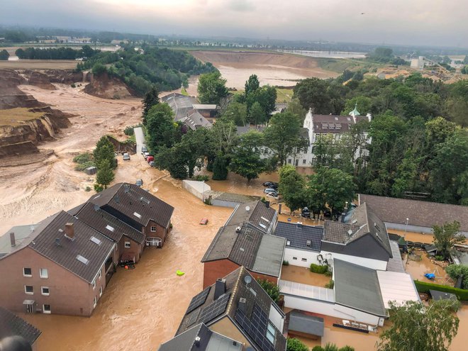 Razsežnosti poplav na območju Erftstadt-Blessma. FOTO: Rhein-Erft-Kreis/Reuters