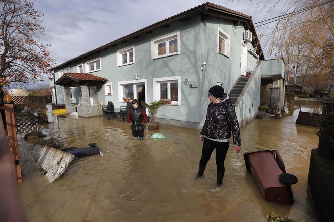 Poplave na zahodu Slovenije 9. decembra lani. FOTO: Leon Vidic/Delo