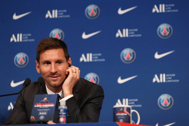 Messi pravi, da je bil zadnji teden zanj zelo nenavaden in težek, a je zdaj srečen, da je tukaj. Veseli se novega življenja. FOTO: Sarah Meyssonnier/Reuters