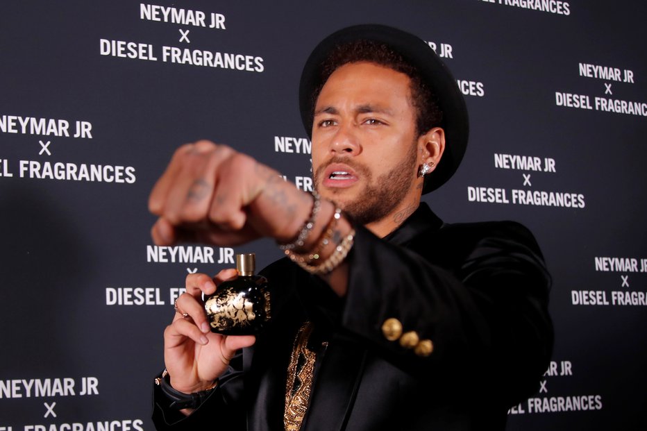 Fotografija: Neymar (na fotografiji) pred začetkom zabave v Parizu leta 2019. FOTO: Charles Platiau/Reuters