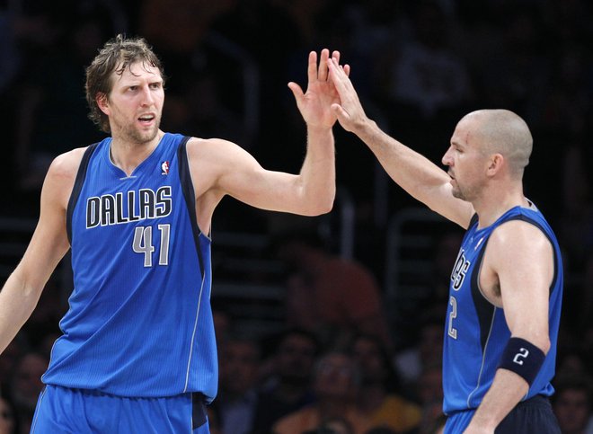 Dirk Nowitzki in Jason Kidd sta Dallasu priigrala edini naslov pvaka v ligi NBA. FOTO: Lucy Nicholson/Reuters
