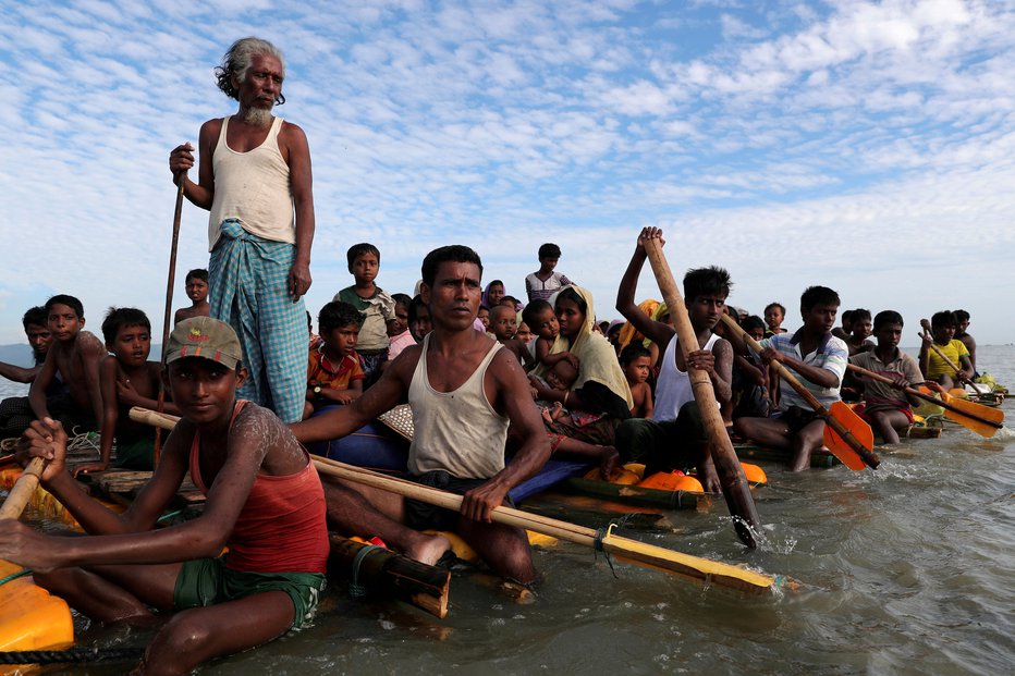 Fotografija: S severa pokrajine Rakine je zaradi brutalne operacije mjanmarske vojske pred letom dni v Bangladeš pobegnilo okoli 700.000 Rohingov, ki so poročali o požigih, umorih in posilstvih. FOTO: Mohammad Ponir Hossain/Reuters