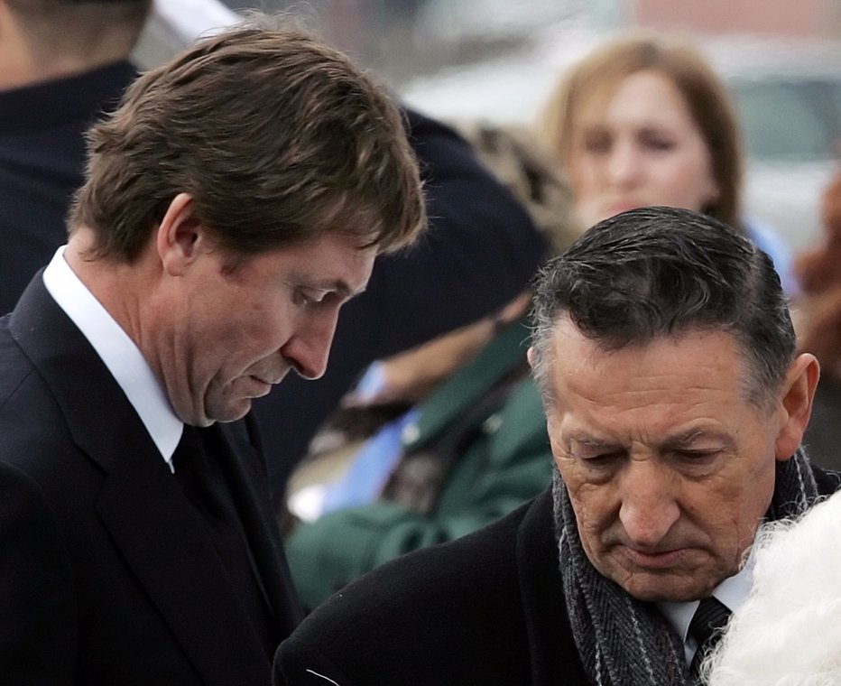 Fotografija: Wayne Gretzky z očetom Walterjem. FOTO: JP Moczulski/Reuters