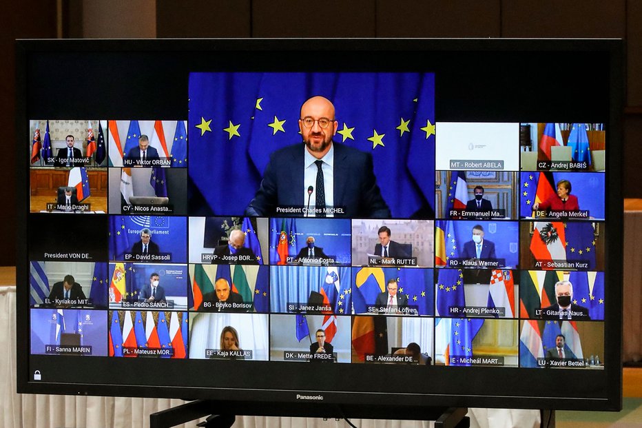Fotografija: Ena od žgočih tem vrha EU je bila, kako bi omejevali izvoz podjetij, ki do EU ne izpolnjujejo svojih pogodbenih obveznosti glede dobave cepiv.
Foto Yves Herman/Afp