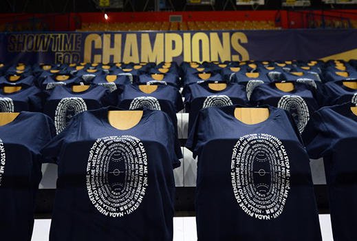 Fotografija: Na tribuni Zlatoroga bo več kot 1000 majic navijačev, ki jih bodo po tekmi dobili po pošti. FOTO: CPL